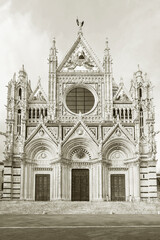 Fototapeta premium Kościół Katedra w Sienie w historycznym mieście Siena, Toskania, Włochy