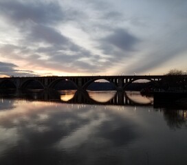 Fototapeta na wymiar bridge in Washington DC with reflection in river