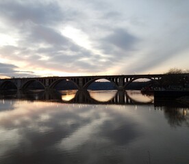 Fototapeta na wymiar bridge in Washington DC with reflection in river