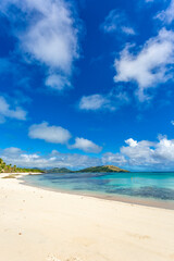 Fototapeta na wymiar Tropical beach with blue sky