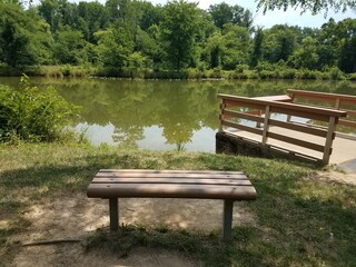 Naklejka na ściany i meble bench overlooking a pond
