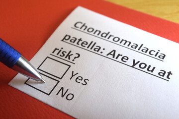 Obraz premium One person is answering question about chondromalacia patella.