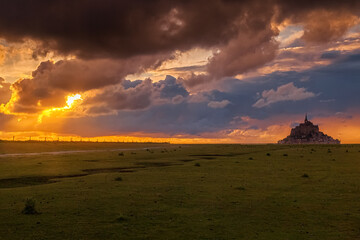 Obraz premium Sunset colors over Mont Saint Michel