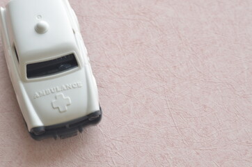 救急車　おもちゃ