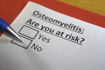 Obraz premium One person is answering question about osteomyelitis.