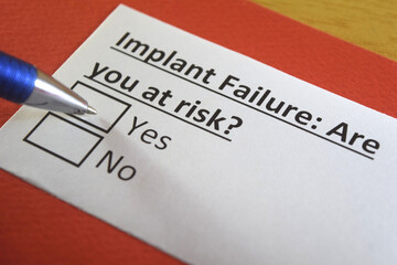One person is answering question about implant failure.