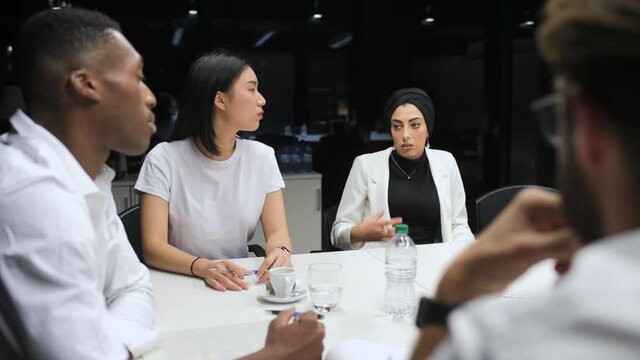 MS Men and women at business meeting / Milan, Italy