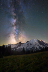 Milky way over Mount Rainier, Washington © wisanuboonrawd