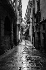 Obraz premium narrow street in Barcelona