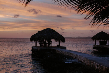 Malerischer Sonnenuntergang auf Bonaire in der Karibik