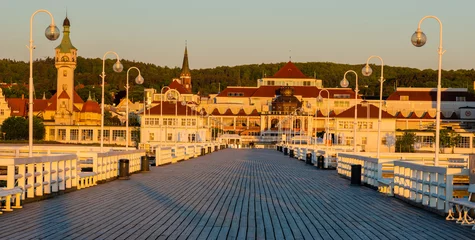 Photo sur Plexiglas La Baltique, Sopot, Pologne Beautiful sunrise over a wooden pier on the Baltic Sea. Sopot, Poland.