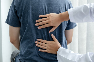Obraz premium Male patients consulted physiotherapists with Low back pain for examination and treatment. Rehabilitation physiotherapy concept