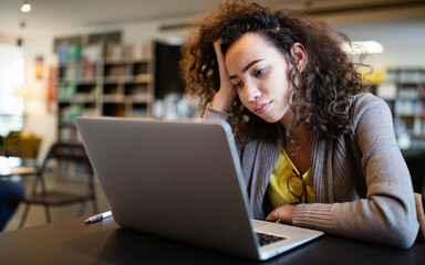 Student woman finding it difficult at study and comprehend scool tasks - obrazy, fototapety, plakaty