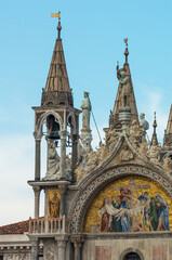 Fototapeta 
Bazylika Świętego Marka  w Wenecji, Włochy. Szczegół ozdobny elewacji  obraz