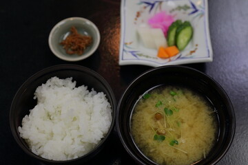 日本の和食、ご飯とお味噌汁