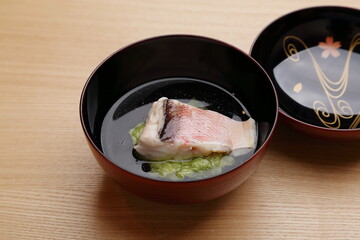 料亭の一品料理、鯛のお吸い物
