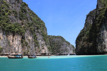 Bateaux sur le lagon à Ko Phi Phi Le, Thaïlande	