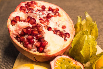 Granatapfel, Physalis, Passion Fruit