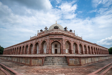 Fototapeta premium Humayun's tomb on a Sunny day, New delhi India