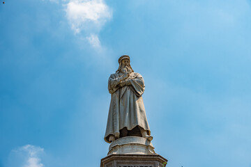Statua di Leonardo da Vinci (Statue of Leonardo da Vinci) in the Piazza Della Scala, Milan, Italy