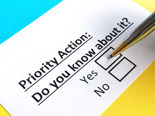 Obraz premium One person is answering question about priority action.
