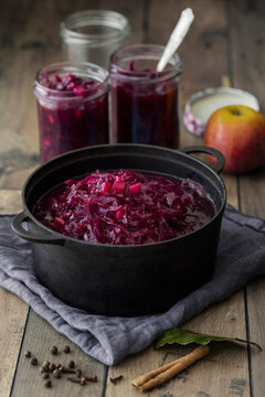 Cooking pot and preserving jars with apple cinnamon red cabbage