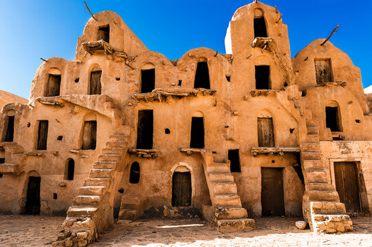 TUNISIA. KSAR OULED SOLTANE, ONE OF THE MOST REMARKABLE KSOUR OF TUNISIA, HAS THE RECORD NUMBER OF 400 STORAGE CELLS OF FOOD RESERVES, CALLED GHORFAS, WHICH ARE DISTRIBUTED ON FOUR OR FIVE LEVELS