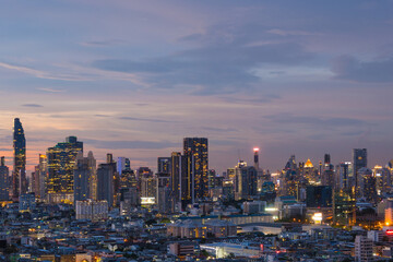 Obraz premium Aerial view of Bangkok city skyline at sunset