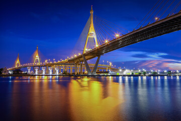 Obraz premium The Bridge across the river at dusk, The Industrail Ring Road