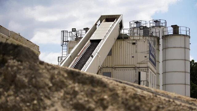cement plant - cement factory - transport of aggregate by means of belt conveyors