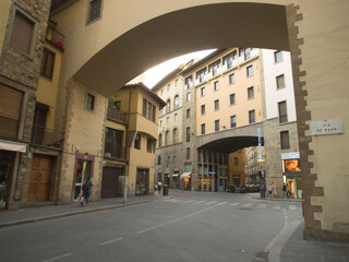 Fototapeta na wymiar Italia, Toscana, Firenze, via dei Bardi e Corridoio Vasariano