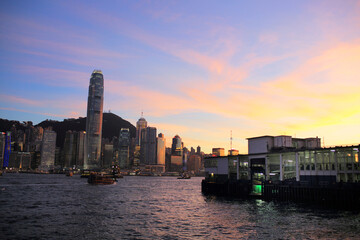 hong kong sunset in vidtoria harbour
