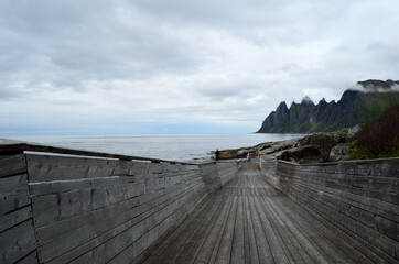 cool shaped wooden bridge leading down to the view point to see the Okshornan mountain