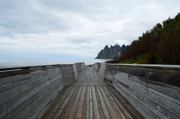 cool shaped wooden bridge leading down to the view point to see the Okshornan mountain