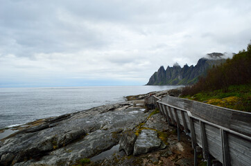 cool shaped wooden bridge leading down to the view point to see the Okshornan mountain