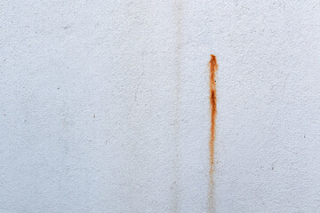 Brown rusty line on white surface wall.