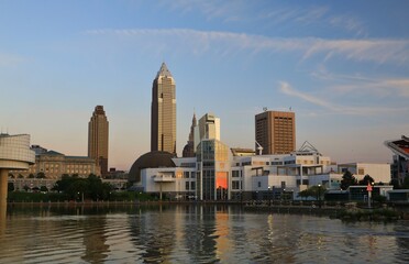 Fototapeta na wymiar Cleveland skyline on the Lake Erie shore