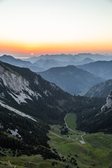 Sonnenaufgang mit Blick vom Gipfel der Rotwand im Mangfallgebirge bei Schliersee