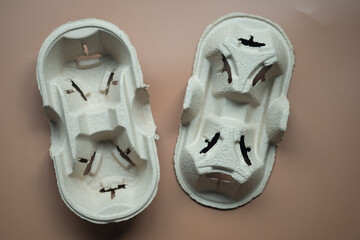 Front and back of container for hot drinks on brown background.