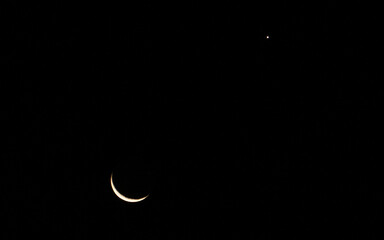 Crescent moon and a single star - Real photograph © RicardoOL