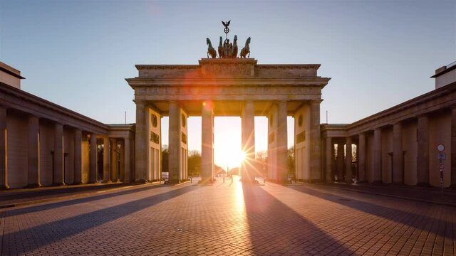 Day to Night Time Lapse of Brandenburg Gate, Berlin, Germany