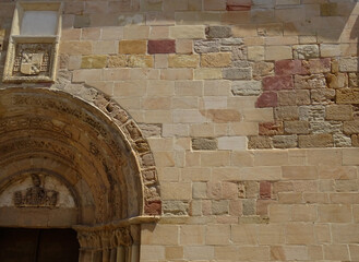 Romanesque Church of Santiago. 12th century. Sigüenza. Spain.
Detail of the wall and door with decorated archivolts. 