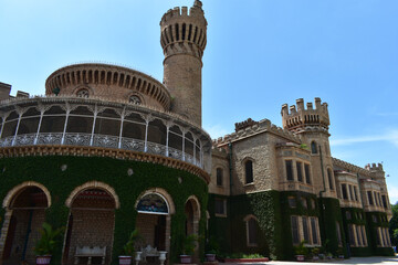 Obraz premium Bangalore palace a historical site with building dominated by gold colour. Bangalore, India