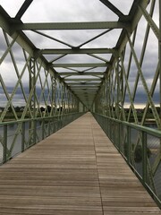 Obraz premium bridge over the river