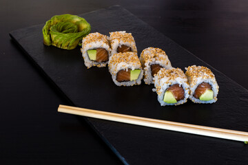 Avocado and tuna sushi with sesame