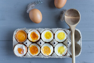 Cooking, boiling eggs step by step. The degree of readiness of eggs depending on the cooking time. Raw egg, crumpled. Instructions for cooks.
