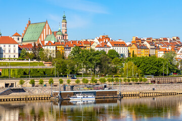 Obraz na płótnie Canvas Panoramic view of Stare Miasto Old Town historic quarter with Wybrzerze Gdanskie embankment at Vistula river in Warsaw, Poland