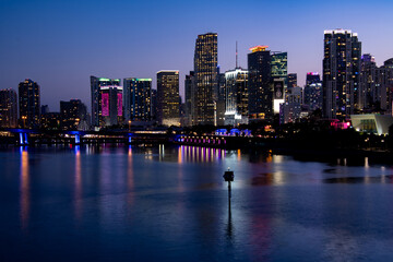 Fototapeta premium miami skyline at night