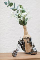 Moto r&eacute;tro pour pour porter le vase