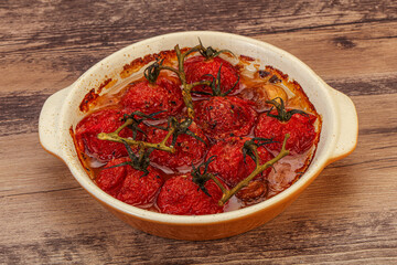 Baked cherry tomatoes with oil